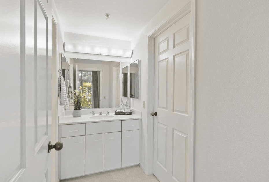 The Peninsula Regent - Unit 203 - Bathroom