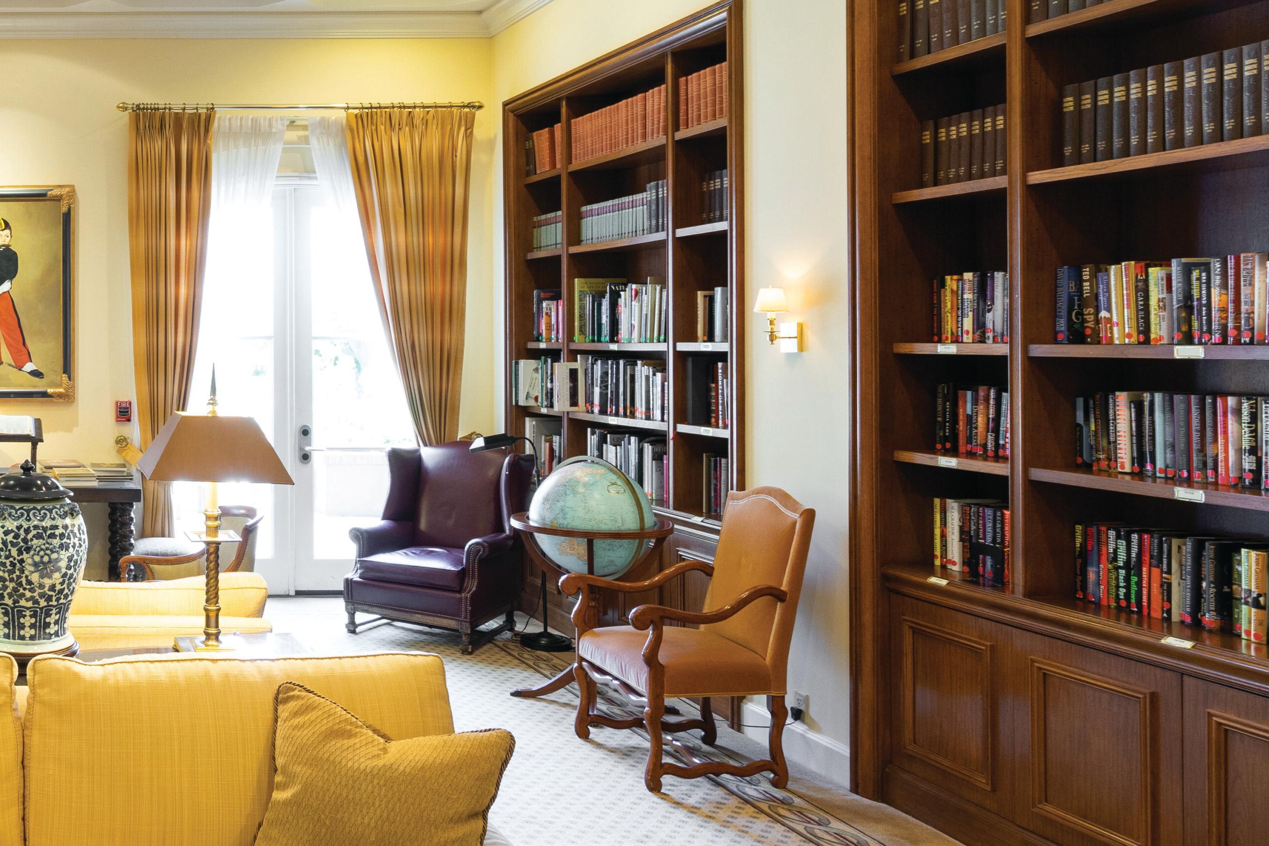 The Peninsula Regent - Interior library with mahogany bookshelves and chairs